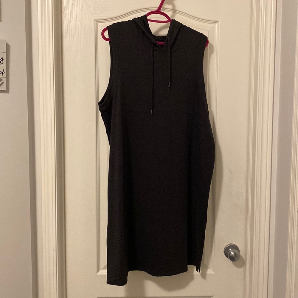 Sport mid dress with hood